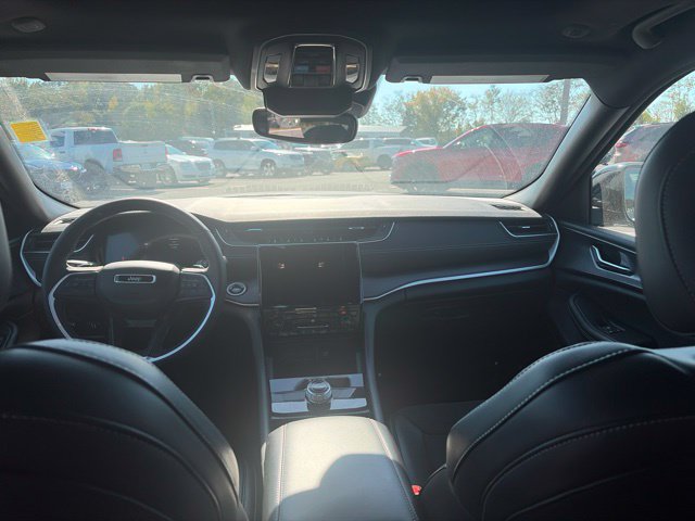 Used 2024 Jeep Grand Cherokee Altitude AWD/4WD image 11