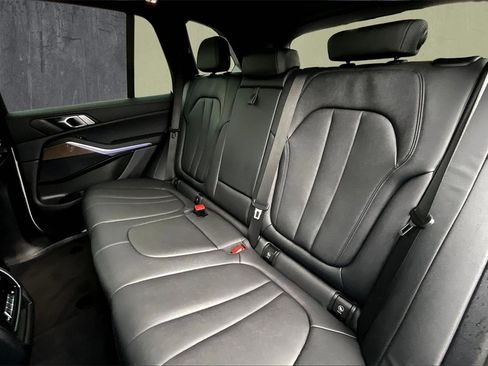 Used 2022 BMW X5 xDrive40i w/ Parking Assistance Package image 19