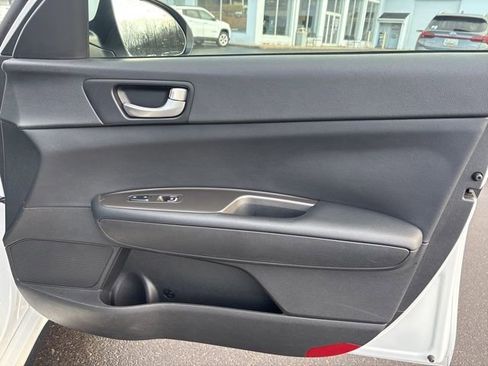 Used 2019 Kia Optima S image 18