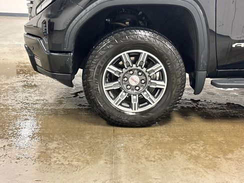 Used 2024 GMC Sierra 1500 AT4 w/ AT4 Premium Package image 11