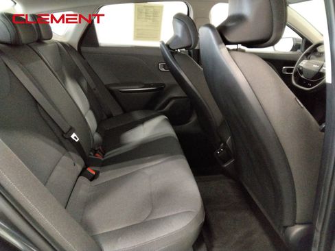 Used 2025 Kia K4 LXS image 39