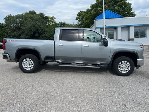 Used 2026 Chevrolet Silverado 2500 LTZ AWD/4WD image 4