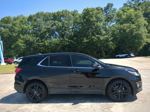 Used 2020 Chevrolet Equinox LT w/ Midnight Edition FWD image 2