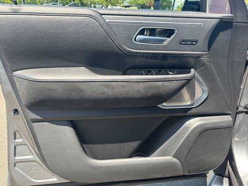Used 2025 INFINITI QX80 Sensory AWD/4WD image 13