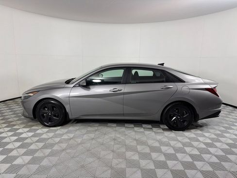 Used 2022 Hyundai Elantra SEL w/ Convenience Package FWD image 8
