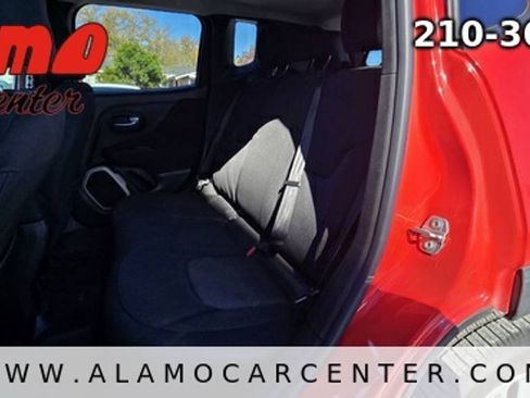 Used 2015 Jeep Renegade Latitude FWD image 29