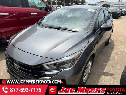 Used 2025 Nissan Versa S w/ Trunk Package