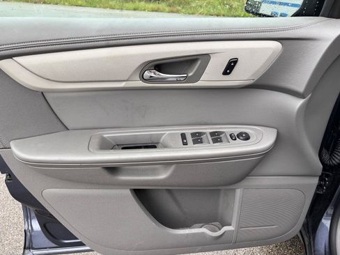 Used 2014 Chevrolet Traverse LS FWD image 12