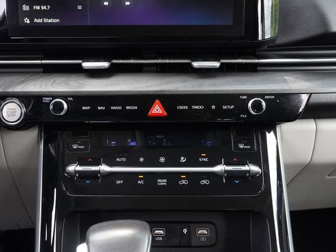 Used 2024 Kia Carnival EX FWD image 49