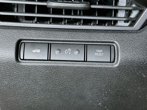 Used 2024 Nissan Altima 2.5 SV FWD image 17