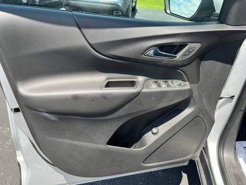 Used 2020 Chevrolet Equinox LT FWD image 11