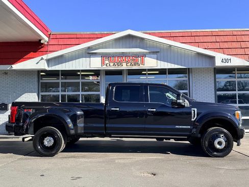 Used 2019 Ford F450 Limited image 2