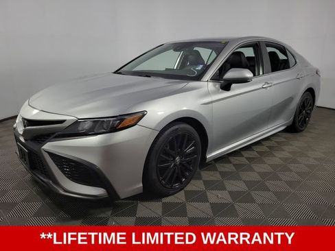 Used 2021 Toyota Camry SE image 3