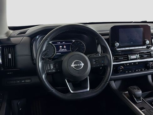 Used 2025 Nissan Pathfinder SV AWD/4WD image 18