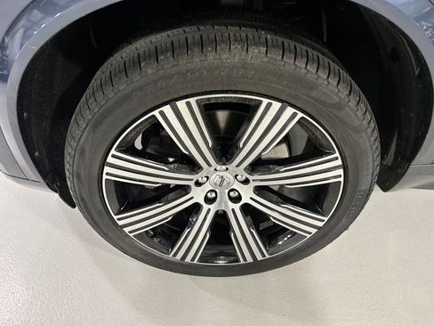 Certified 2024 Volvo XC90 T8 Plus AWD/4WD image 8