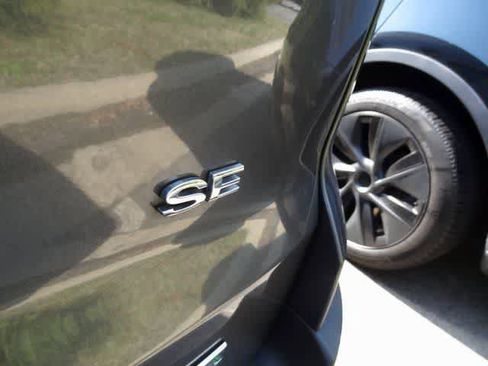 Used 2019 Ford EcoSport SE w/ SE Convenience Package image 7