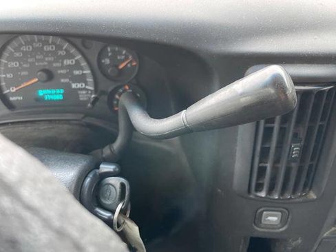 Used 2004 Chevrolet Express 2500 image 36