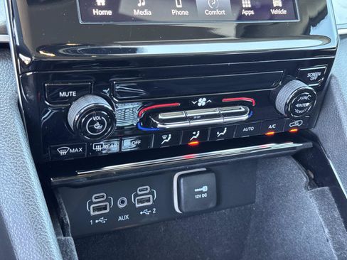 Used 2023 Jeep Grand Cherokee L Laredo RWD image 15