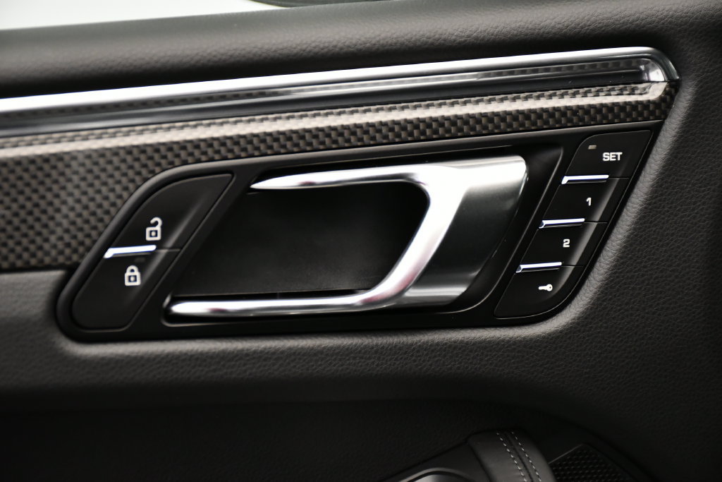 Certified 2026 Porsche Macan Turbo AWD/4WD image 36
