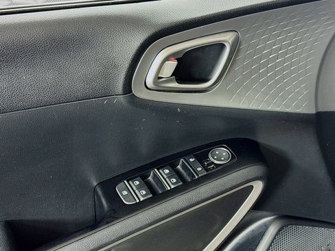 Used 2022 Kia Soul LX FWD image 17