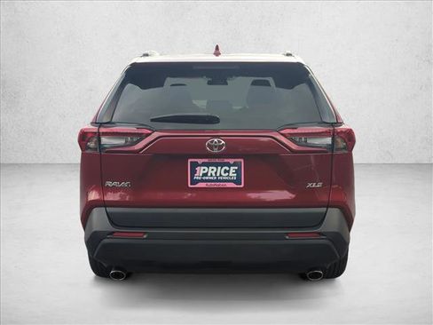 Used 2022 Toyota RAV4 XLE image 7