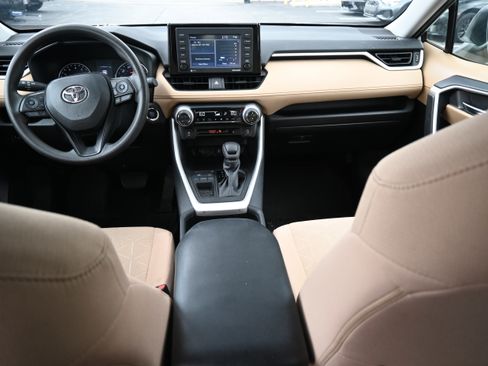 Used 2022 Toyota RAV4 XLE image 3