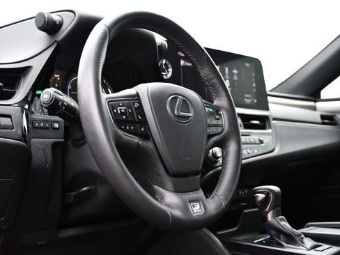 Used 2022 Lexus ES 300h F Sport image 10