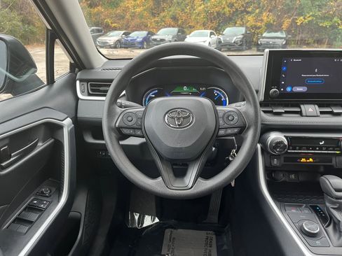 Used 2025 Toyota RAV4 LE image 29