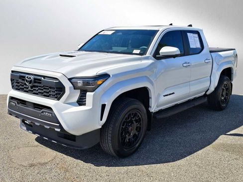 Certified 2025 Toyota Tacoma TRD Sport AWD/4WD image 7