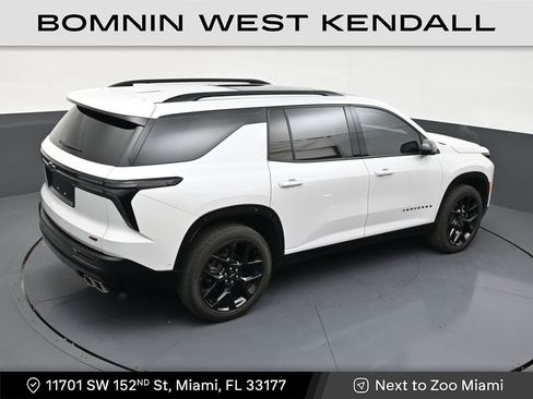 Used 2025 Chevrolet Traverse RS image 17