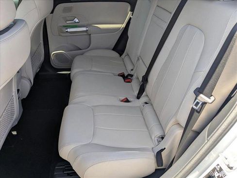 New 2025 Mercedes-Benz GLB 250 image 15