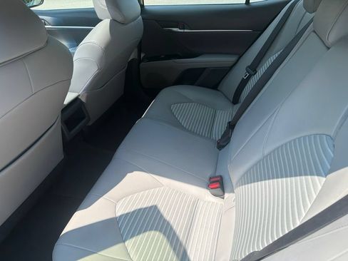 Used 2018 Toyota Camry SE w/ Moonroof Package FWD image 10