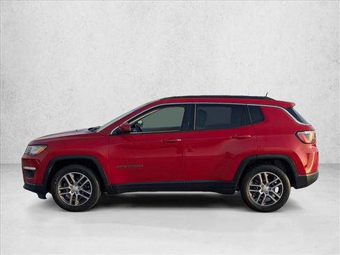 Used 2019 Jeep Compass Latitude FWD image 9