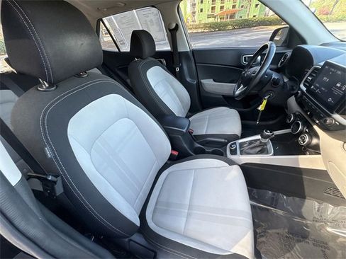 Used 2022 Hyundai Venue SEL w/ Cargo Package image 18