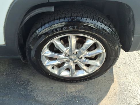 Used 2017 Jeep Cherokee Limited AWD/4WD image 8