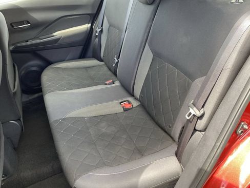 Used 2019 Nissan Kicks SV FWD image 17