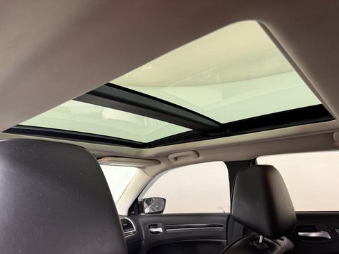 Used 2019 Chrysler 300 Limited image 15