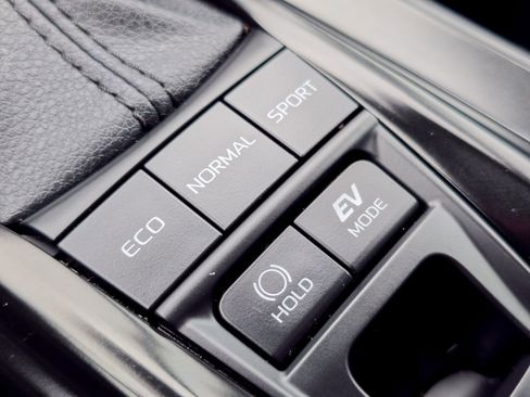 Used 2025 Toyota Camry SE image 20