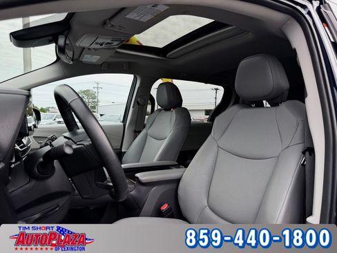 Used 2024 Toyota Sienna XLE FWD image 25