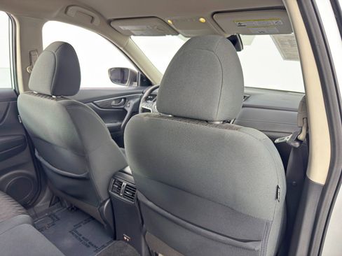 Used 2020 Nissan Rogue S image 29
