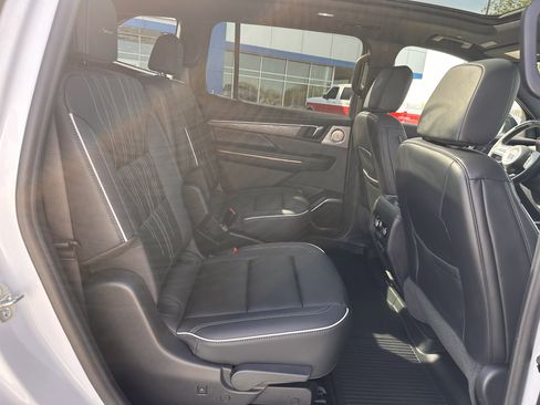 Certified 2025 Buick Enclave Avenir w/ Super Cruise Package image 41