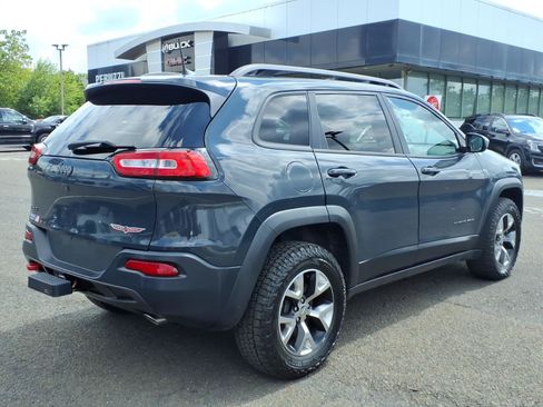 Used 2016 Jeep Cherokee Trailhawk w/ Leather Interior Group AWD/4WD image 3