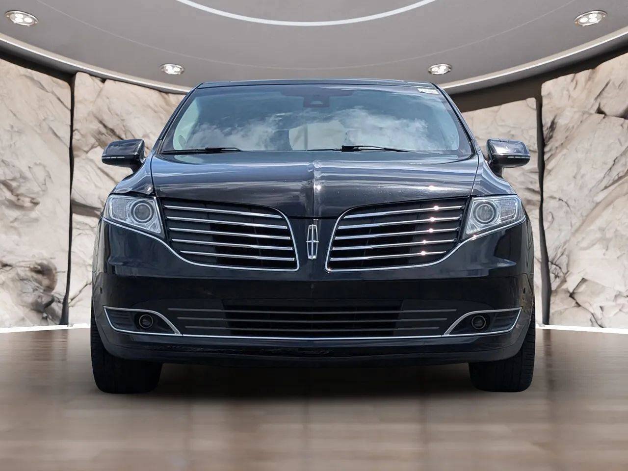 Used 2019 Lincoln MKT AWD image 19