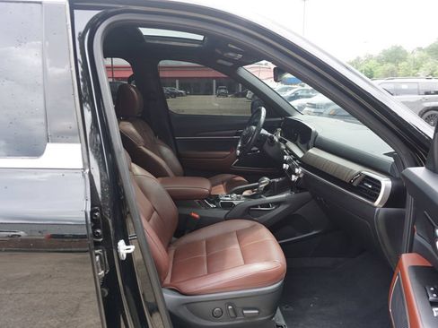 Used 2024 Kia Telluride EX w/ EX Captain's Chair Package FWD image 19