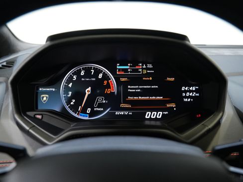 Used 2018 Lamborghini Huracan LP 610-4 AWD/4WD image 39
