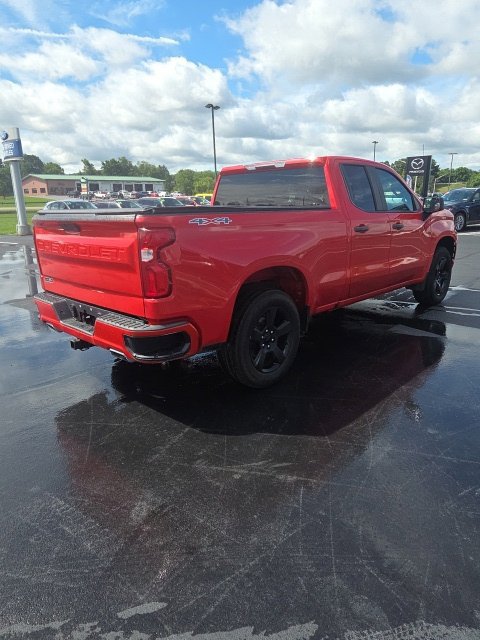 Used 2020 Chevrolet Silverado 1500 Custom w/ Custom Value Package AWD/4WD image 5