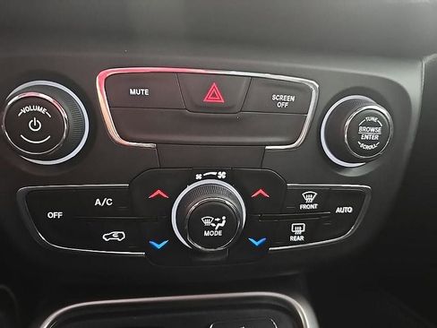 Used 2020 Jeep Compass Latitude w/ Cold Weather Group AWD/4WD image 22