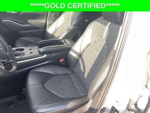 Certified 2024 Toyota Highlander XLE AWD/4WD image 17