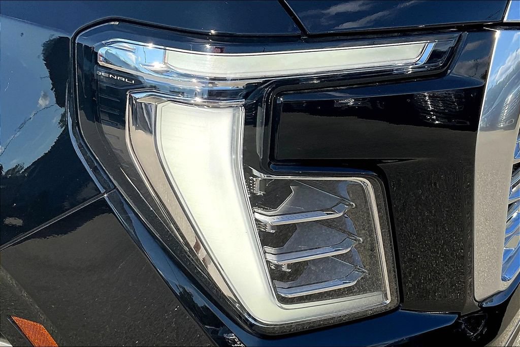 New 2025 GMC Yukon Denali w/ Denali Reserve Package RWD image 15