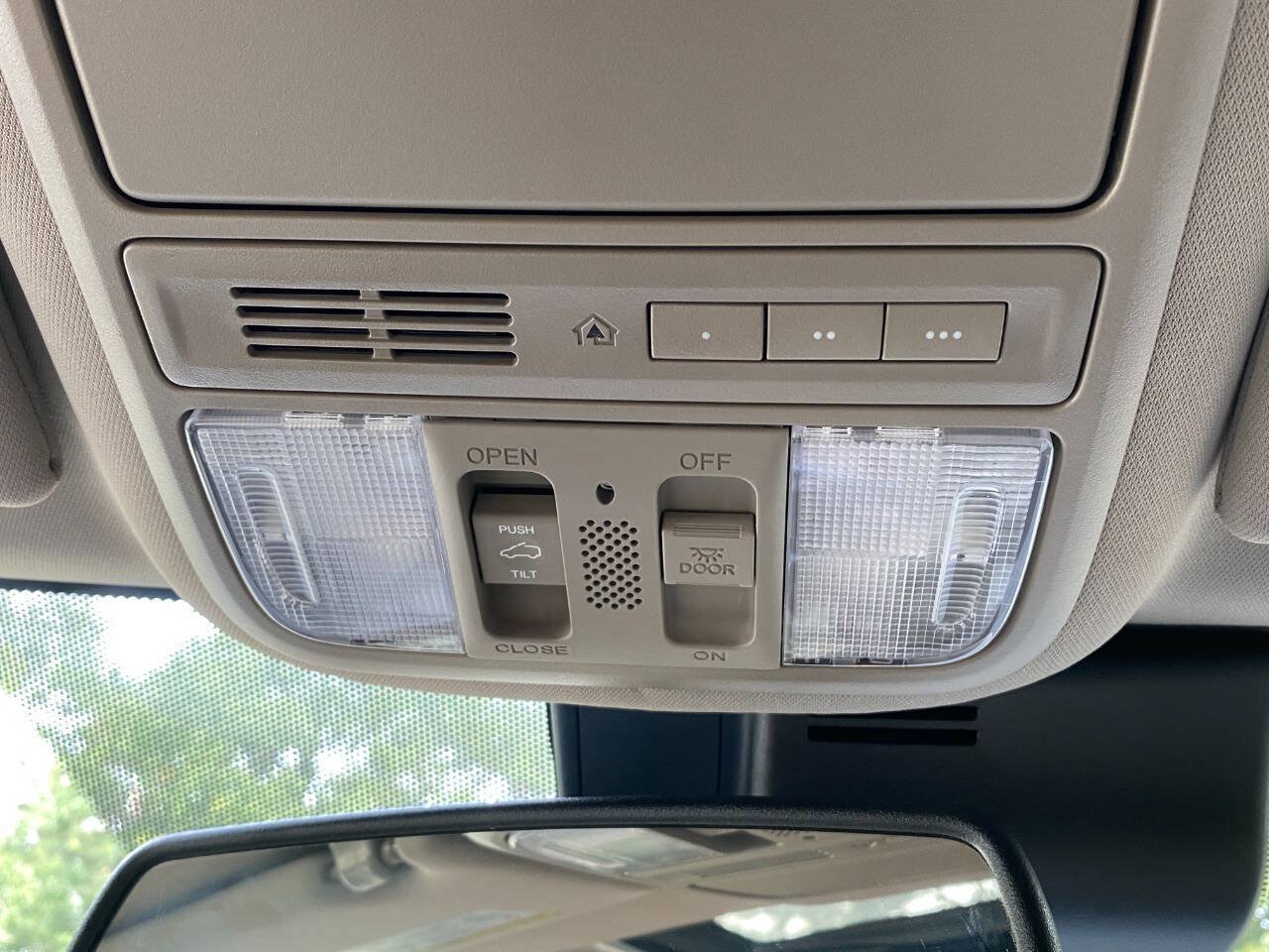 Used 2016 Honda Pilot Touring image 39